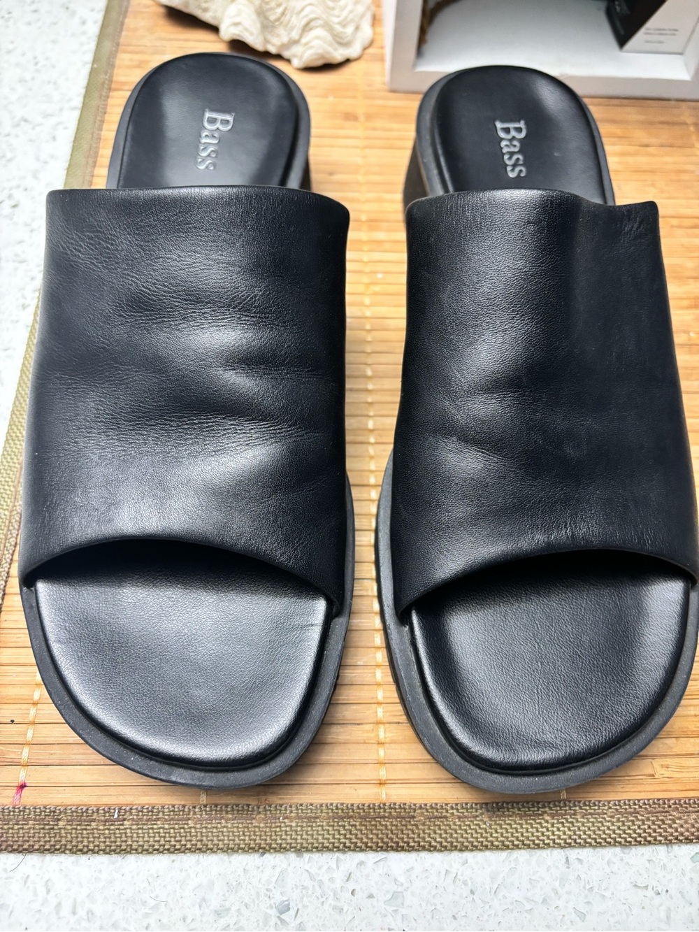 G.H. Bass black leather slip on sandals - Picture 5 of 8